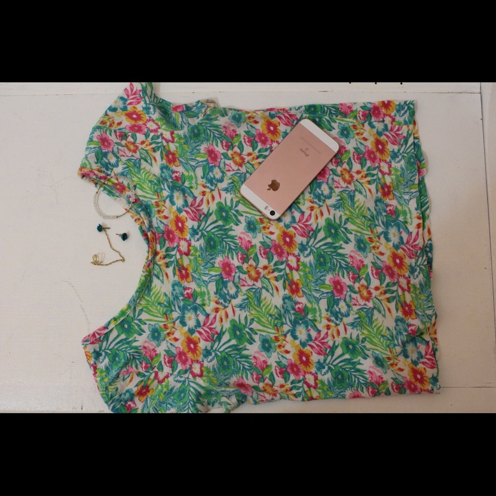 Super cute flower crop top